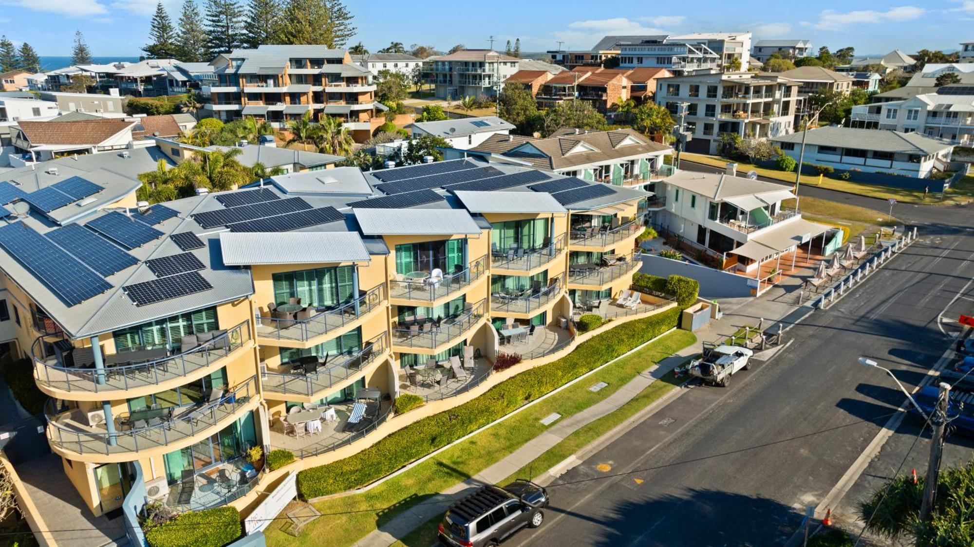 The Cove Yamba Aparthotel Exteriör bild