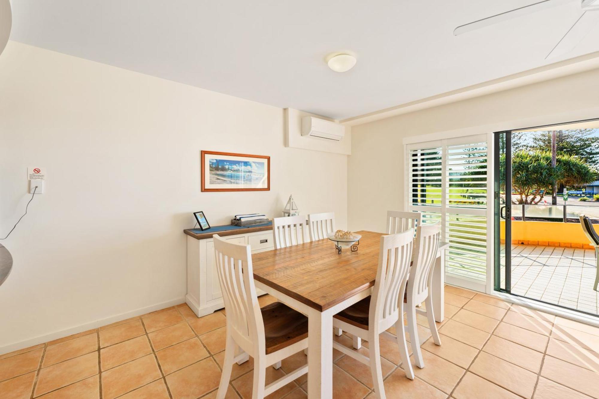 The Cove Yamba Aparthotel Exteriör bild