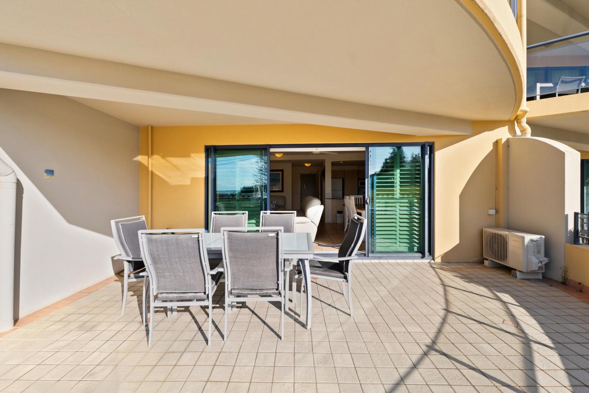 The Cove Yamba Aparthotel Exteriör bild