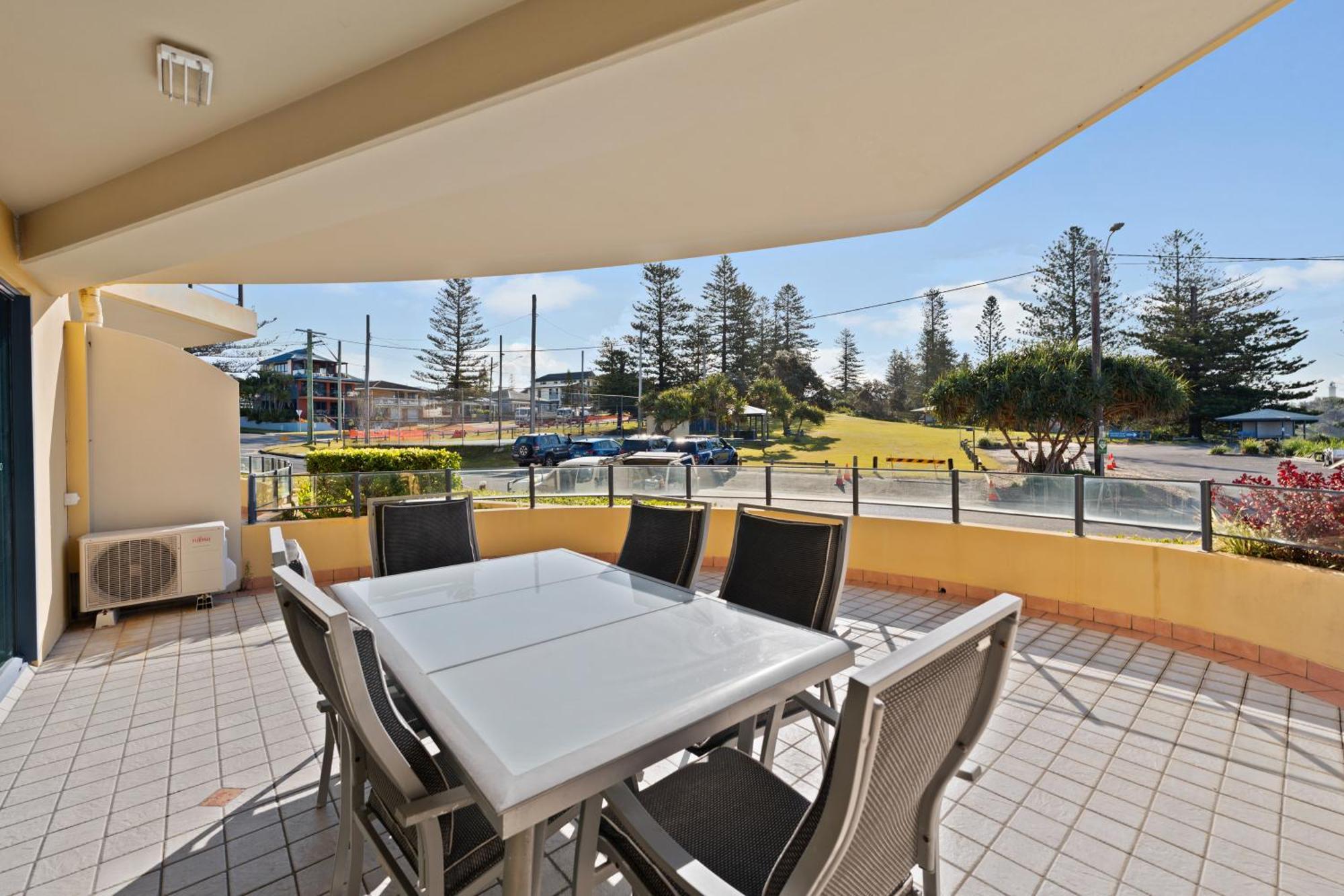 The Cove Yamba Aparthotel Exteriör bild