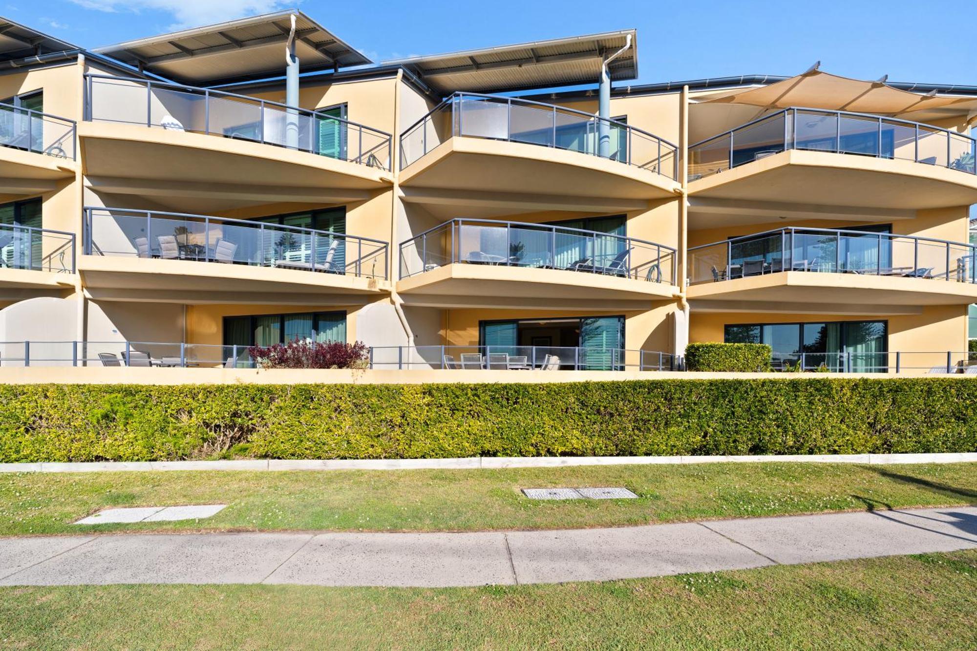 The Cove Yamba Aparthotel Exteriör bild